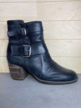 Naya Virtue Boots Black Leather Women's Size 7.5 M Shoes Zip Biker Booties